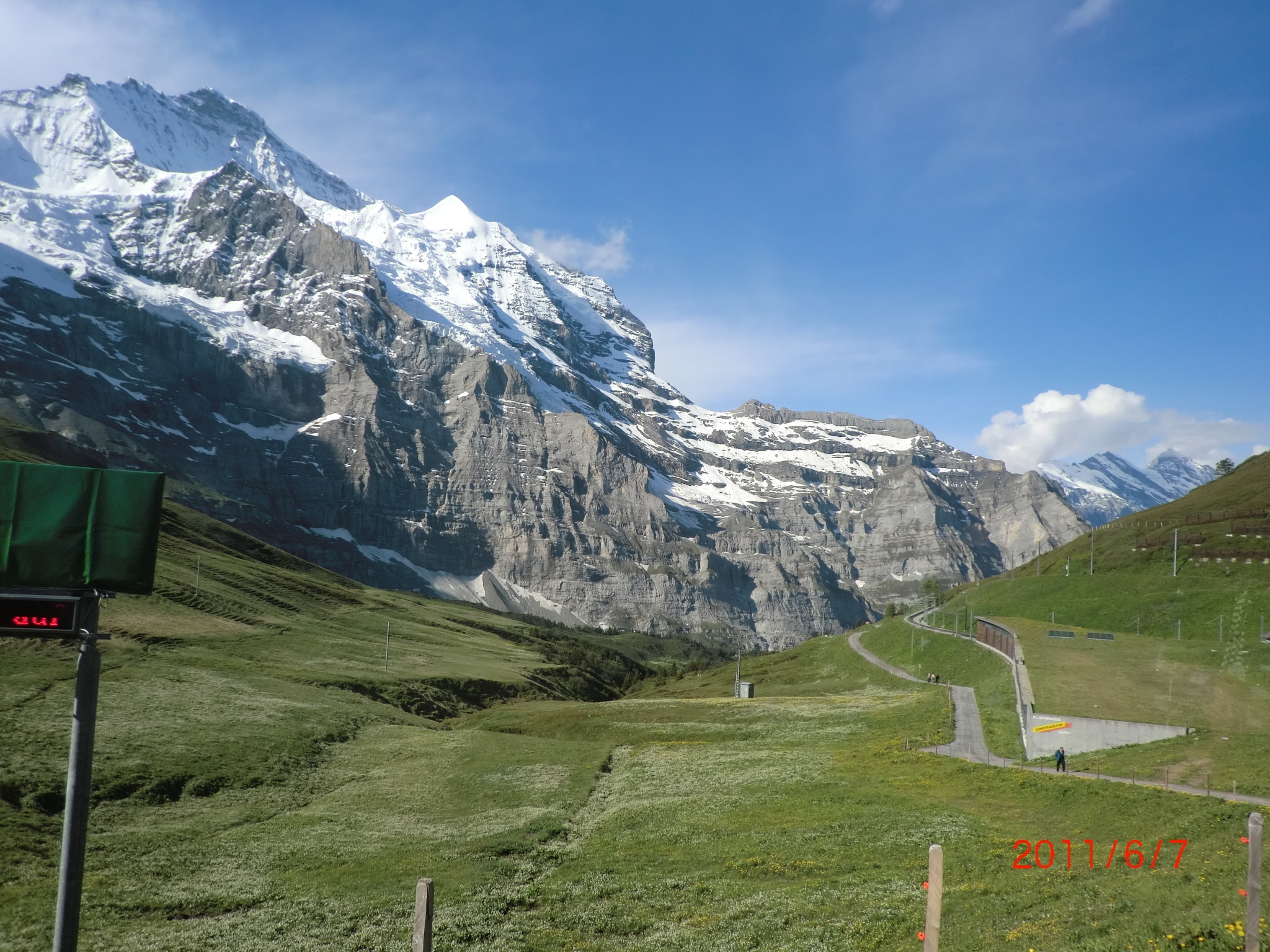 上阿尔比斯山少女峰途中风光