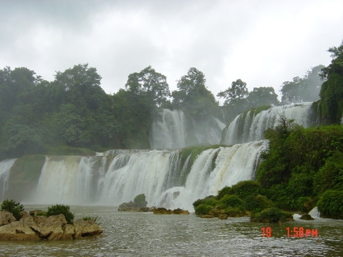 广西德天跨国大瀑布.jpg