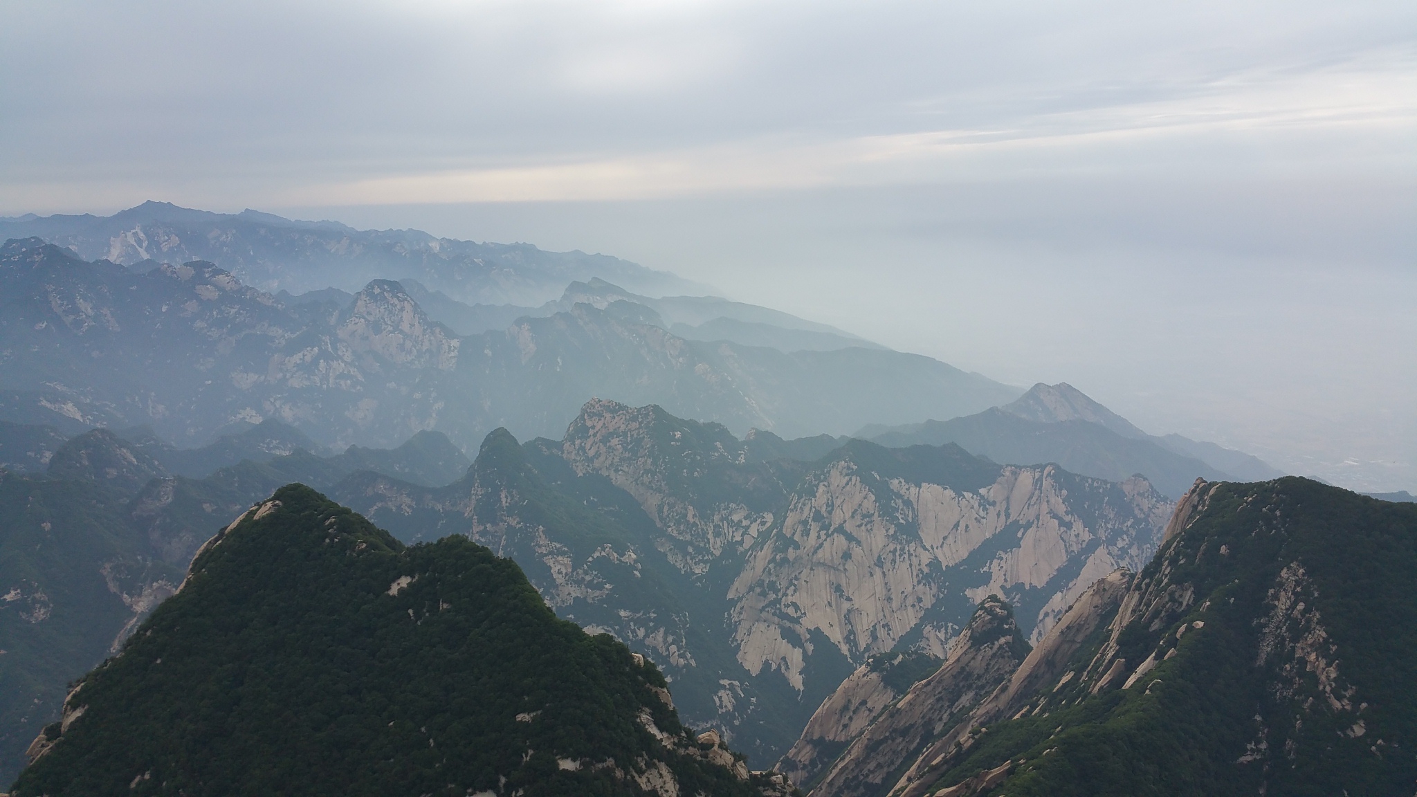 华山顶一览无余 华山顶一览无余