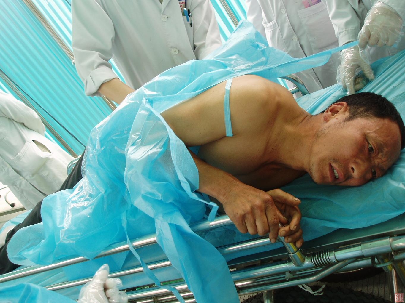 换一次性隔离衣