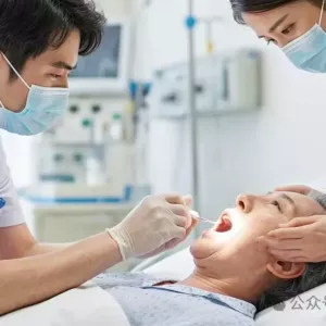 口腔护理 — 降低术后肺炎发生率的关键防线